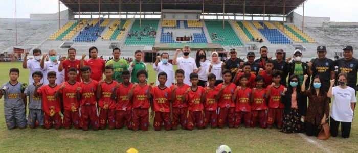 Kunjungan Duta Besar Inggris untuk Meninjau Kegiatan Pelatihan Sepak Bola di Surabaya